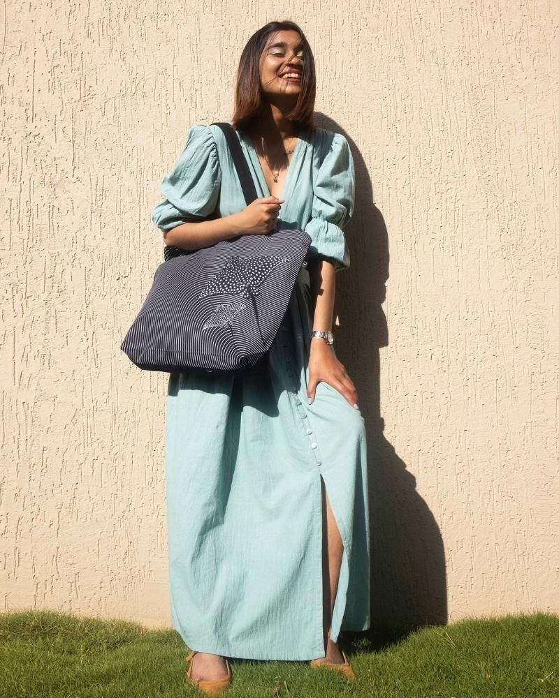Large Zipper Tote Bag - Mesmerizing Stingray