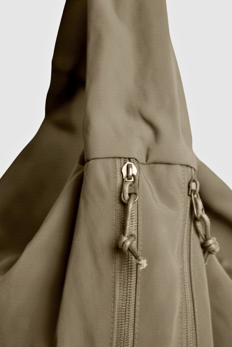 THE CINCO MULTI-POCKET TOTE BAG (KHAKI)