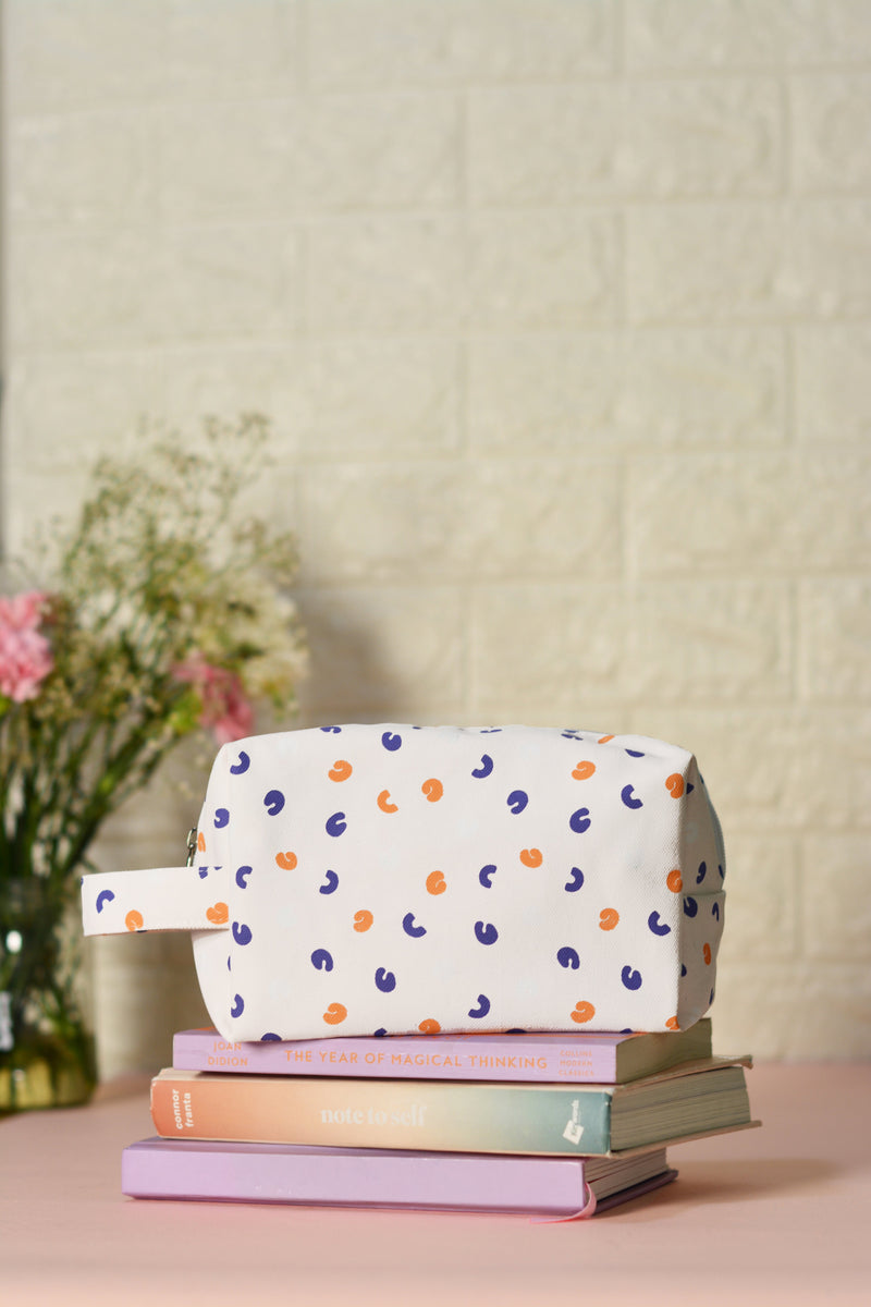 traveler's kit, sustainable fashion, organiser bag for travel, travel pouches for women