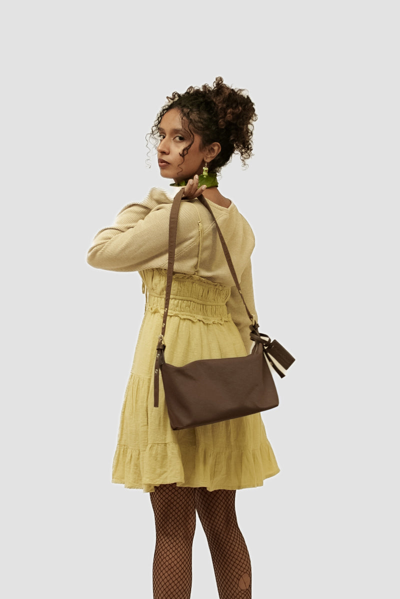 THE DEMI CROSSBODY BAG (BROWN)